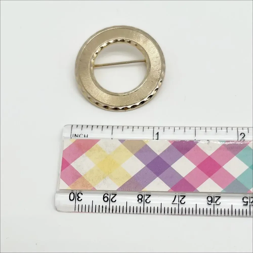 🔥 Vintage Gold Tone Circle Ring Scarf Pin Brooch